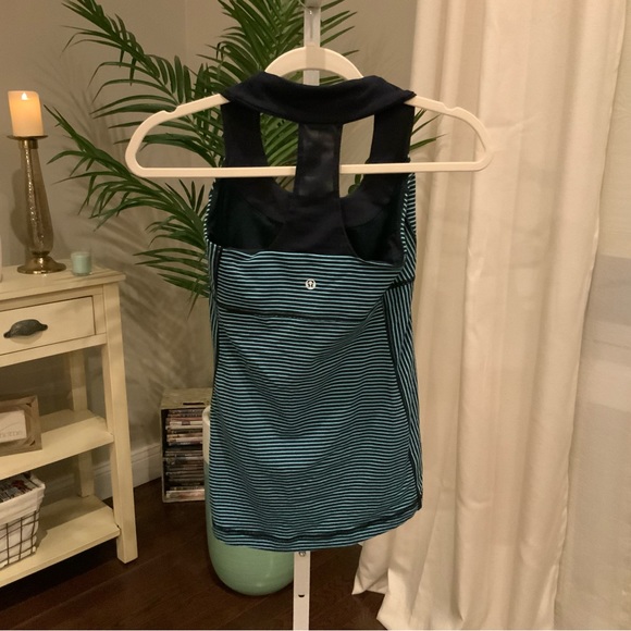 Lululemon top pit to pit 14 no pads - Picture 4 of 5